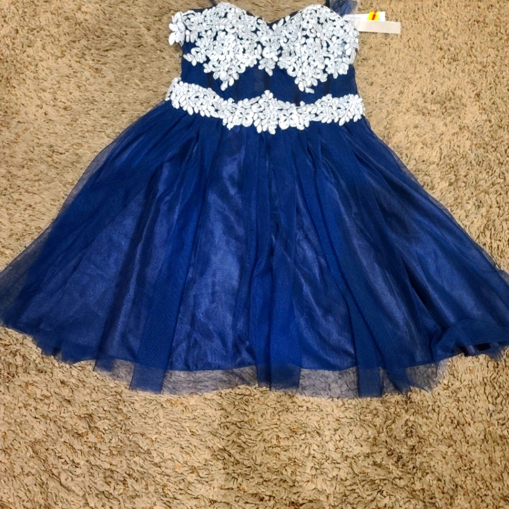 Dress - Picture 1 of 1